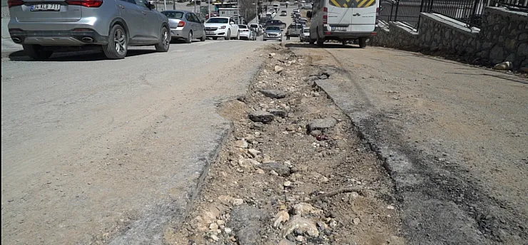 Malatya'nın Çukurlu Yolları Sürücüleri Bezdirdi! Sanayiyle Akraba Olduk