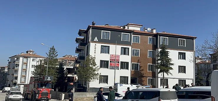 Malatya'da İnşaatın Tepesinde Ödeme Gerginliği: Paraları Yatana Kadar Aşağı İnmediler!