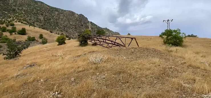 Malatya'da Kar Yağışı Elektrik Direklerini Devirdi! Mezrada Çile Sürüyor