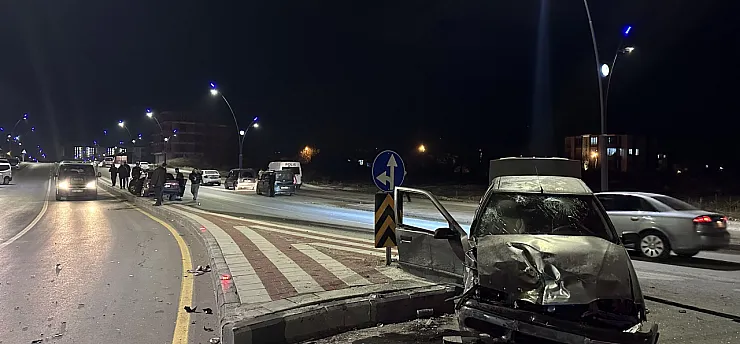 Malatya'da Kavşakta Can Pazarı: 3 Yaralı
