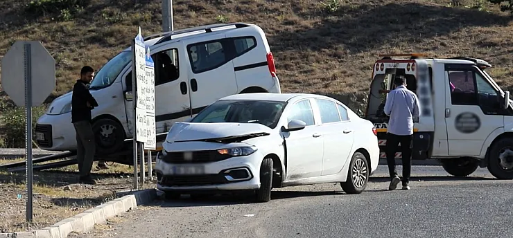 Malatya'da Kavşakta Feci Çarpışma! İki Kişi Yaralandı