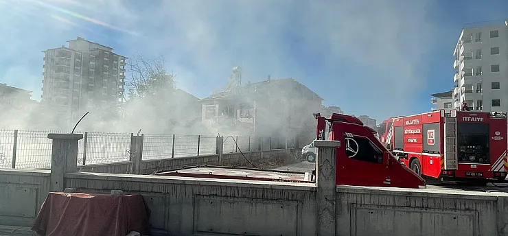 Malatya'da Kuru Otlar Bir Anda Alevlere Teslim Oldu!