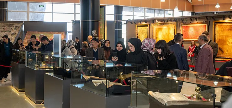 Malatya'da Kutsal Emanetler Sergisi Yoğun İlgi Gördü