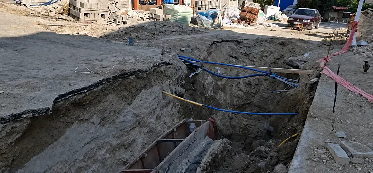 Malatya'da Mahalleliyi Tedirgin Eden Çukur! Vatandaşlar Aylardır Çözüm Bekliyor