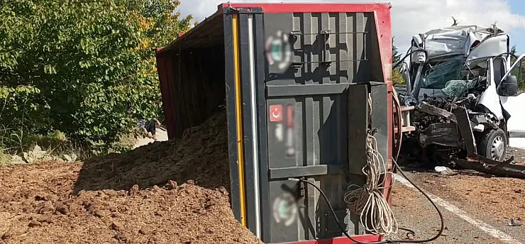 Malatya'da Minibüs Traktöre Çarptı!