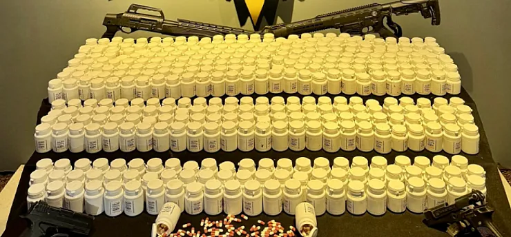 Malatya'da Narko-Güç Operasyonu: Binlerce Uyuşturucu Hap ve Silah Ele Geçirildi!