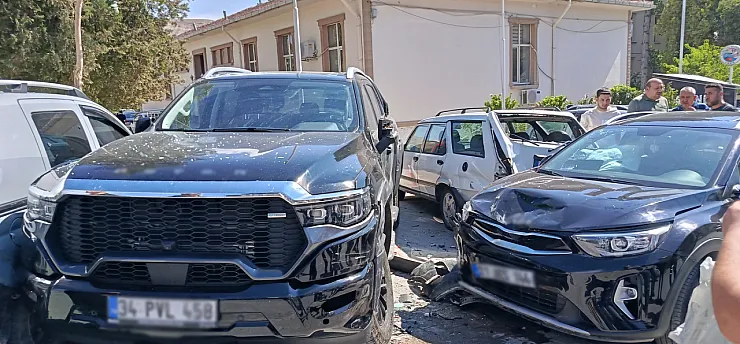 Malatya'da Ortalık Karıştı! Kontrolden Çıkan Araç 4 Araca Çarptı