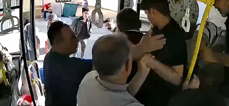 Malatya'da Otobüsde Acil Durum! Rahatsızlanan Yolcu Hastaneye Götürüldü