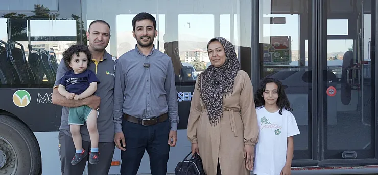 Malatya'da Otobüste Unutulan Altın Dolu Çanta Sahibine Ulaştırıldı