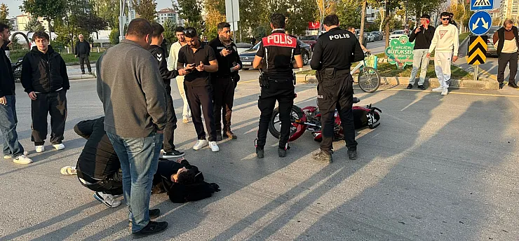 Malatya'da Otomobil İle Motosiklet Çarpıştı! Genç Sürücü Yaralandı