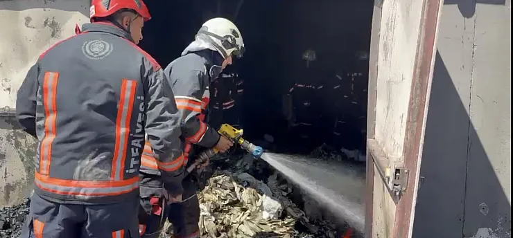Malatya'da Peş Peşe Yangın Alarmı! Fabrika ve Odunlukta Alevler Yükseldi