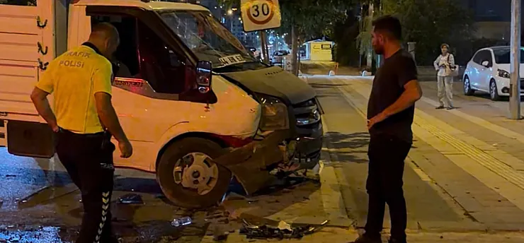 Malatya'da Pikap ile Otomobil Çarpıştı