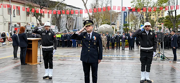 Malatya'da Polis Haftası Töreni! Atatürk Anıtı'na Çelenk Sunuldu