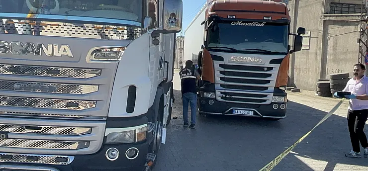 Malatya'da Sanayi Sitesinde Korku Dolu Anlar! 1 Kişi Tırların Arasında Sıkıştı
