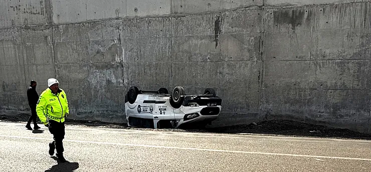 Malatya'da Seyir Halinde Kontrol Kaybı! Belediye Personelleri Yaralandı