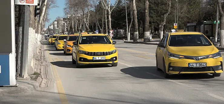 Malatya'da Taksiciler Eylem Yaptı! İndi-Bindi Ücretine Zam İstiyorlar!