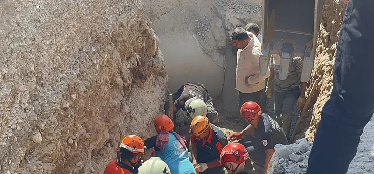 Malatya'da TOKİ Şantiyesinde Göçük! 2 İşçi Toprak Altında Kaldı