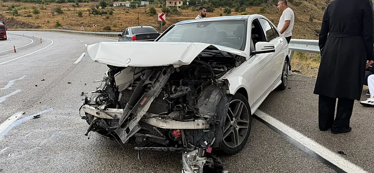Malatya'da Yağış Sonrası Otomobil Kaza Yaptı!