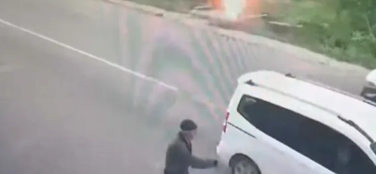 Malatya'da Yıldırımın Düştüğü O Saniyeler Görüntülendi!