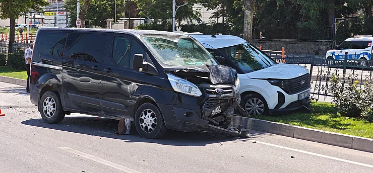 Malatya'da Zincirleme Kaza! Alt Geçit Çıkışında Can Pazarı, 3 Yolcu Hastaneye Kaldırıldı