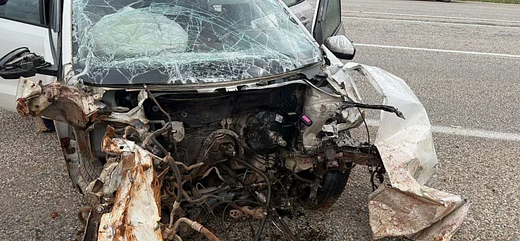 Malatya Doğanşehir'de Korkunç Kaza! Tabelaya Çarpan Araç Hurdaya Döndü