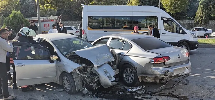 Malatya-Elazığ Yolunda Zincirleme Kaza! 3 Yaralı
