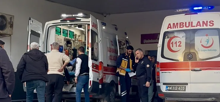 Malatya Hıroğlu Mahallesi Karıştı:Bıçaklı Kavgada Yaralılar Var, Şüpheli Yakalandı