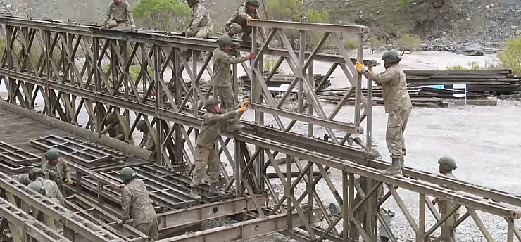 Malatya İstihkam Tugayı'ndan Sadece Yol Değil, Gönül Köprüsü! Zap Suyu'na Hamle