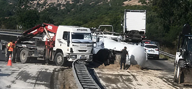 Malatya Kara Yolunda Yakıt Tankeri Devrildi!