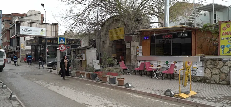 Malatya Nasuhi Caddesi Esnafı Belirsizliğe Tepkili! 3 Yıl Geçti, Tek Bir Çivi Çakılmadı