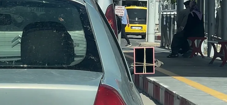 Malatya Sokaklarında İlginç Manzara! Dikiz Aynası Yerine El Aynası