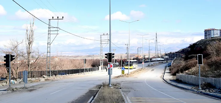 Malatya Toki'lerde Trafik Düzenlemesi: Kavşaklara Sinyalizasyon Kuruluyor!