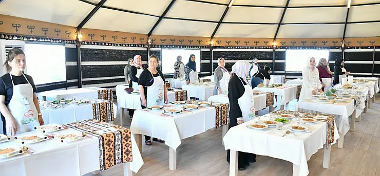 Malatya Yeşilyurt'ta Coğrafi İşaretli Kiraz Yaprağı Sarması Yarışması İlgi Odağı Oldu!