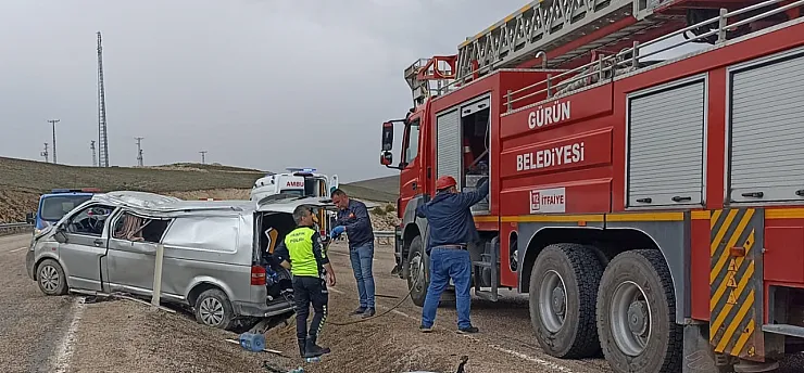 Malatya Yolunda Feci Kaza! Minibüs Yan Yattı, Can Kaybı Var