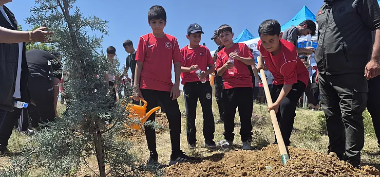 Milli Sporcuların İz Bırakan Hediyesi! Malatya'da Yüzlerce Fidan Dikildi