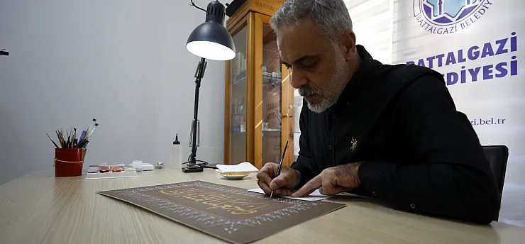 Osmanlı Padişahlarının Sabır Sırrıydı! Malatyalı Usta Çeyrek Asırdır Fırçasını Konuşturuyor