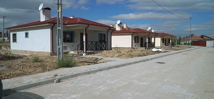 Şahnahan'da Köy Evleri Yapıldı, Eksikleri Vatandaşa Kaldı!
