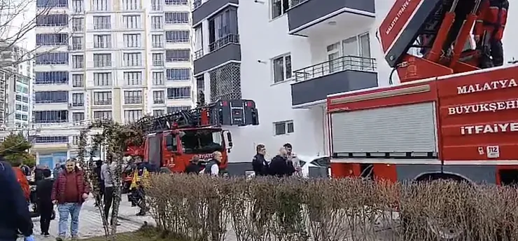 Tecde Mahallesi'nde Bodrum Katı Yangını Paniğe Neden Oldu