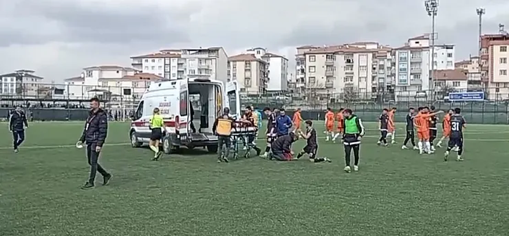 Yeşiltepe Stadı'nda Korku Dolu Dakikalar: Ambulans Sahaya Girdi, Play-Off'ta Ortalık Karıştı