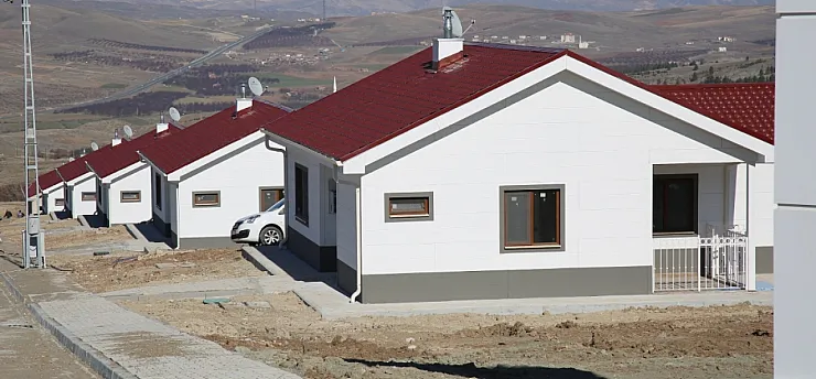 Yeşilyurt'ta Hak Sahiplerine Yeni Yuva: Duranlar'da Anahtarlar Teslim Ediliyor