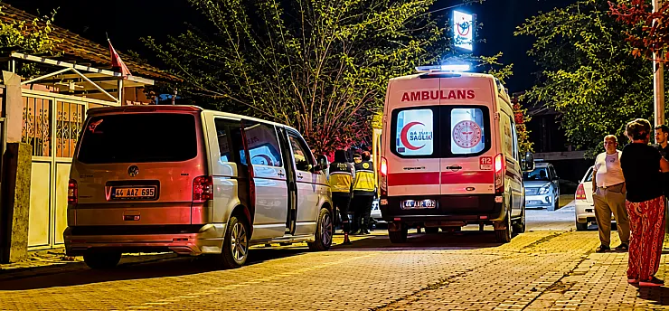 Yeşilyurt'ta İki Grup Karşı Karşıya Geldi,3 Yaralı!