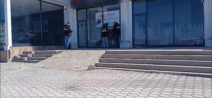 Yeşilyurt'ta Silah Sesleri! İş Yerine Pompalı Tüfekle Ateş Açıldı