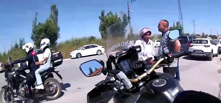 YKS'de Zamanla Yarış! Jandarma Öğrencileri Son Anda Sınava Yetiştirdi