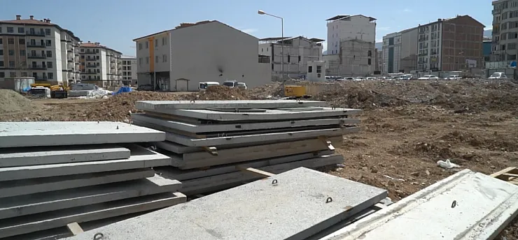 Yol Kapanıyor Mu? Niyazi Mısri Esnafının Gözü Kulağı Bu Kararda