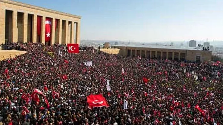 10 Kasım'da Anıtkabir'e Rekor Ziyaret: 1 Milyon 219 Bin Kişi Ata'sını Andı