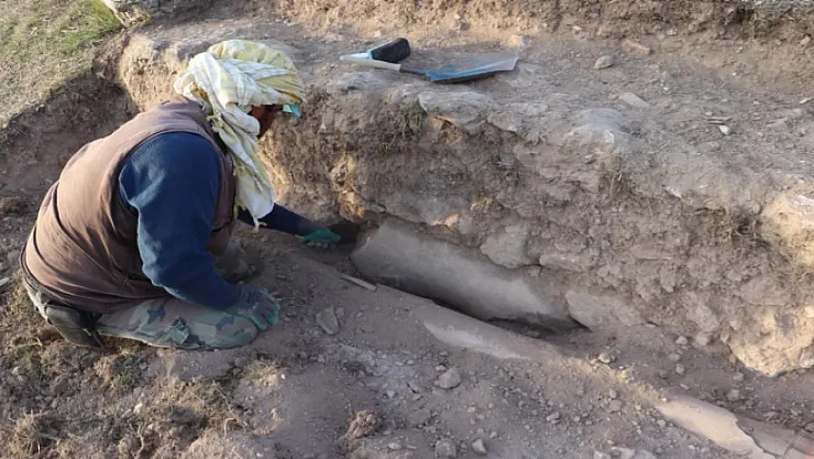 1800 Yıllık Sır Ortaya Çıktı! Blaundos'ta Duvarın İçinden Tarih Fırladı