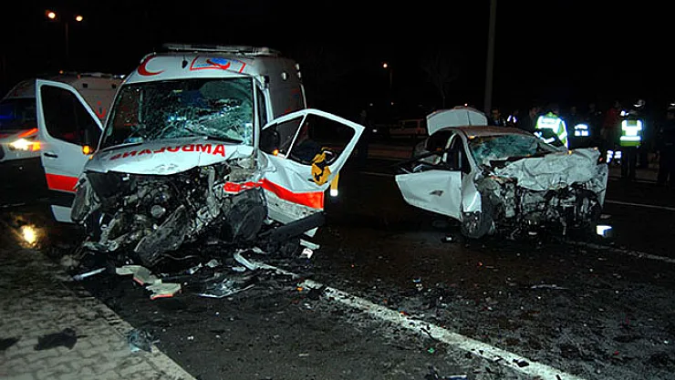 Katliam gibi kaza! 6 ölü, 2 yaralı