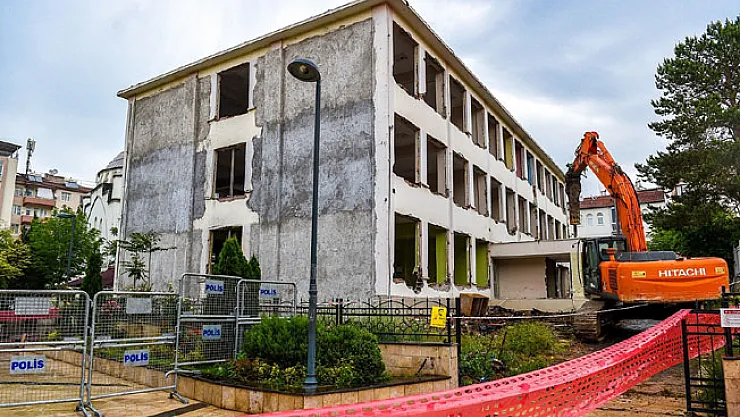 Malatya il halk kütüphanesi yıkılıyor