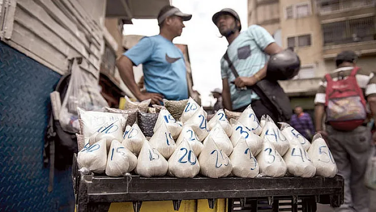 Venezuella'da ekonomik kriz takas usulünü beraberinde getirdi