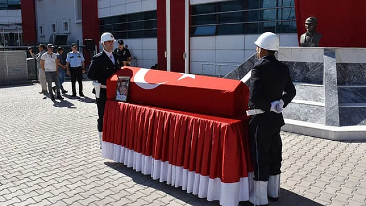 Karakolda Vahşet! Polisin boğazını kesti